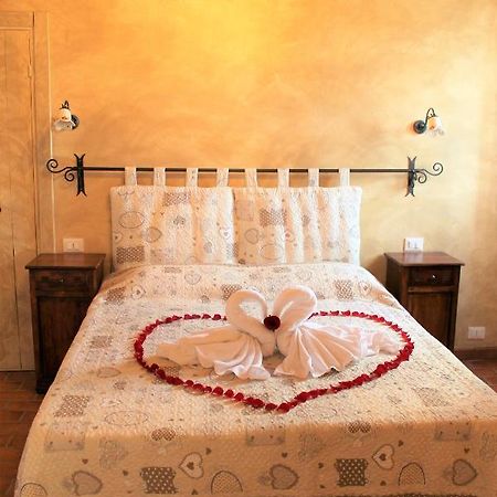La Casa Delle Rondini Bed and Breakfast Roncoferraro Eksteriør billede