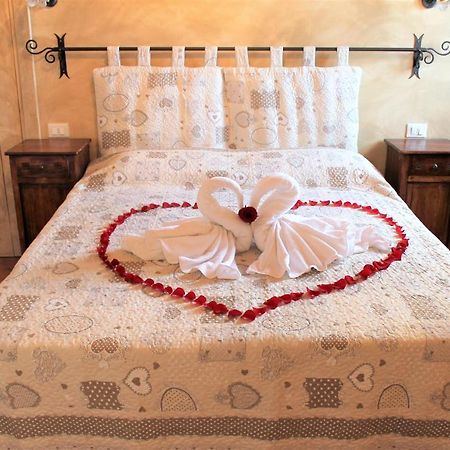 La Casa Delle Rondini Bed and Breakfast Roncoferraro Eksteriør billede