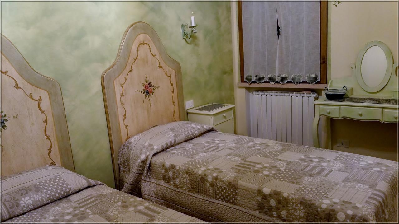La Casa Delle Rondini Bed and Breakfast Roncoferraro Eksteriør billede