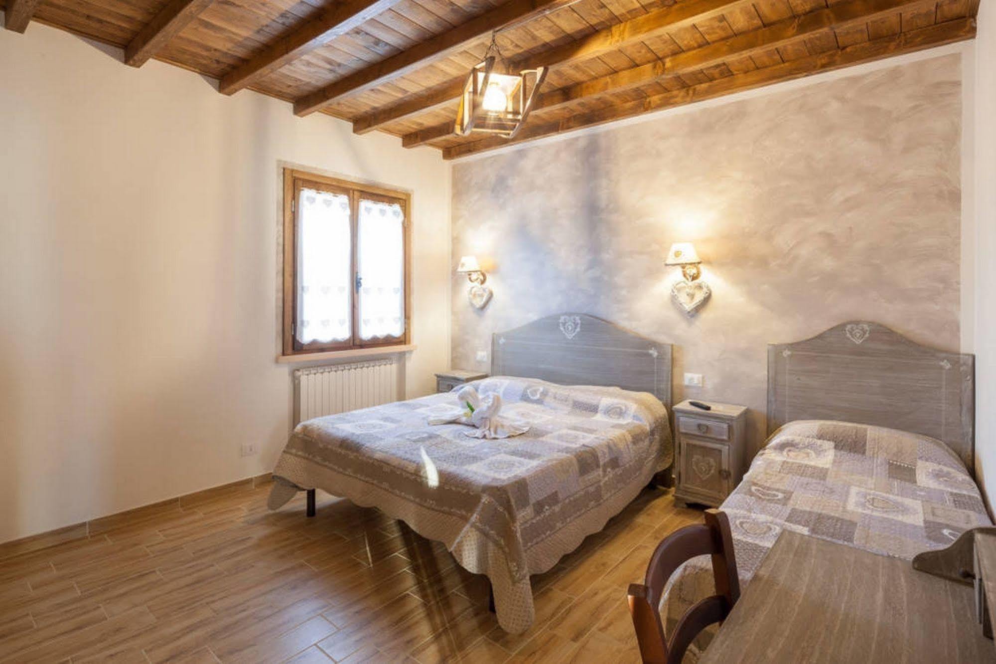 La Casa Delle Rondini Bed and Breakfast Roncoferraro Eksteriør billede