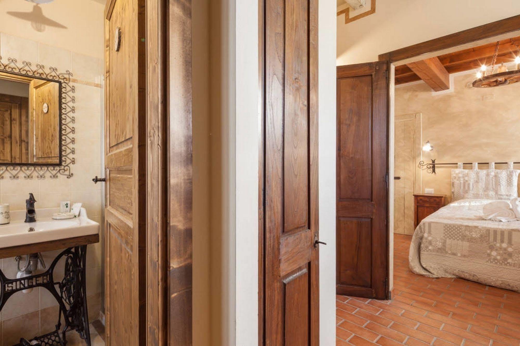 La Casa Delle Rondini Bed and Breakfast Roncoferraro Eksteriør billede