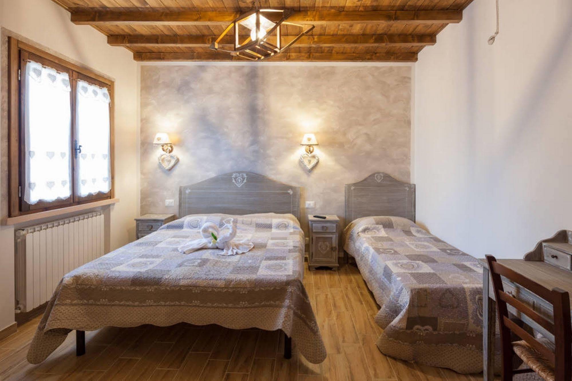 La Casa Delle Rondini Bed and Breakfast Roncoferraro Eksteriør billede