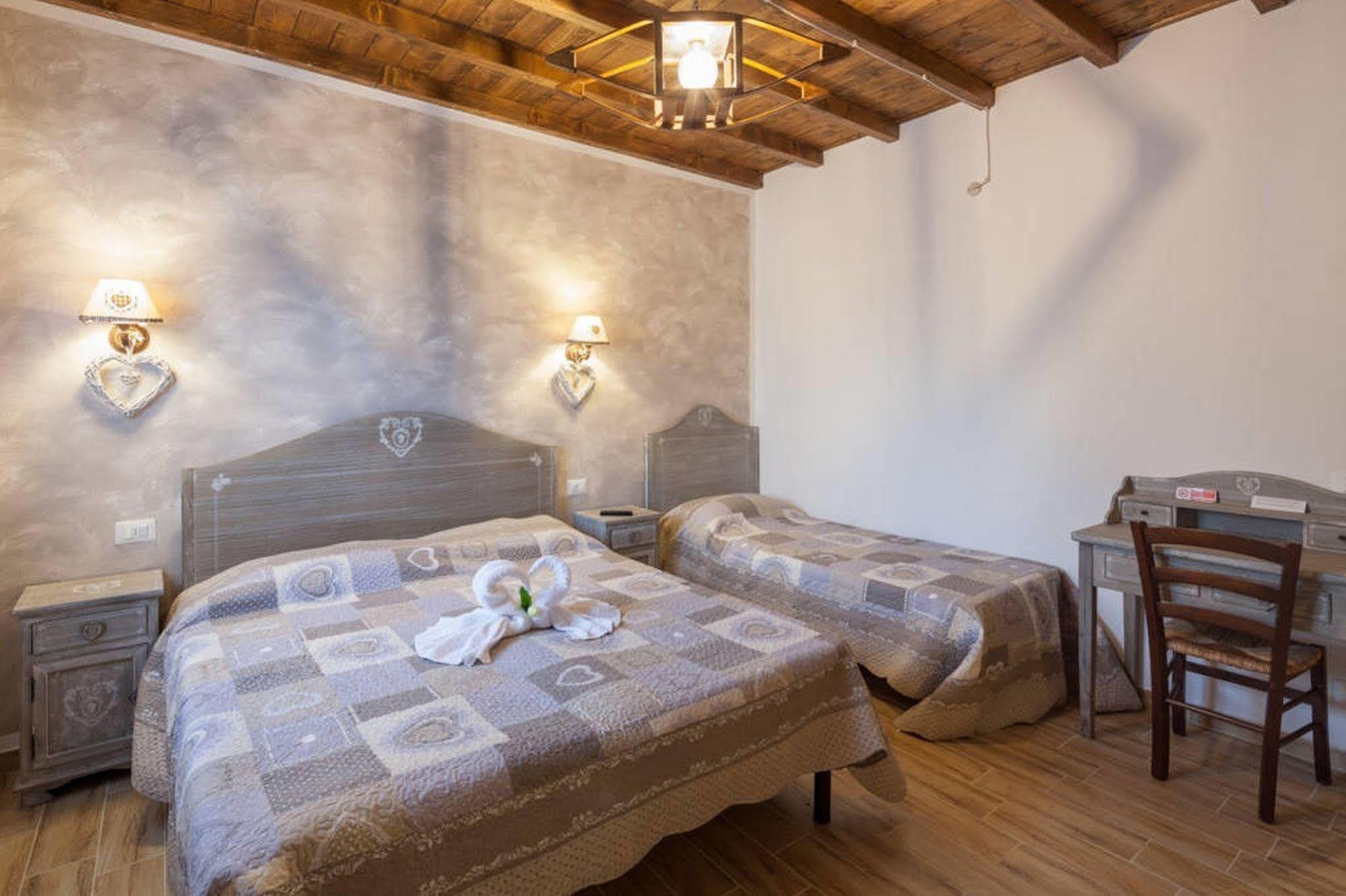 La Casa Delle Rondini Bed and Breakfast Roncoferraro Eksteriør billede