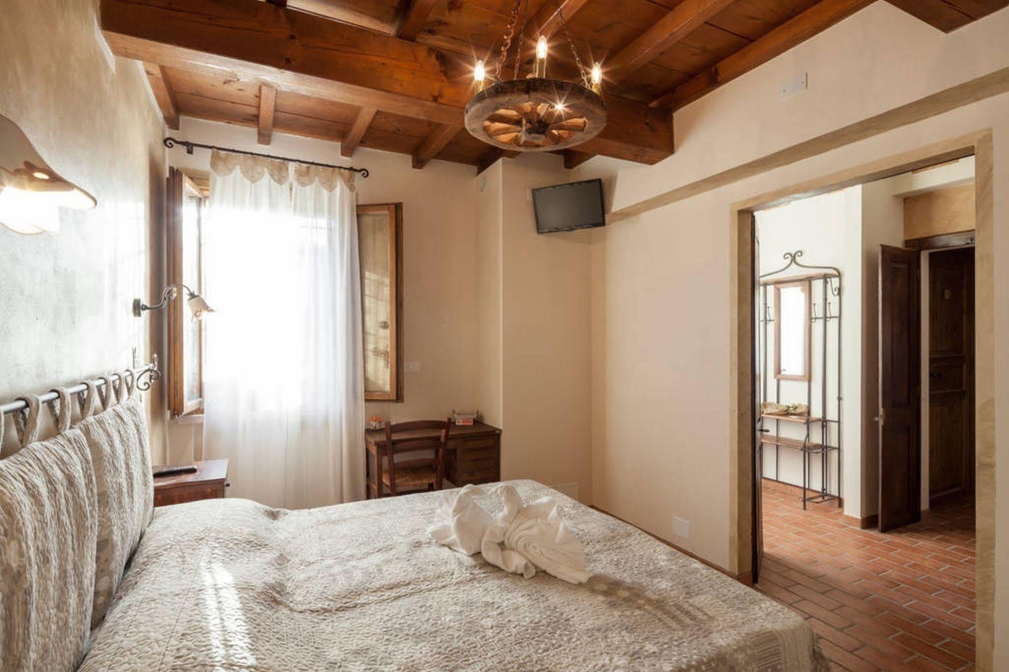La Casa Delle Rondini Bed and Breakfast Roncoferraro Eksteriør billede