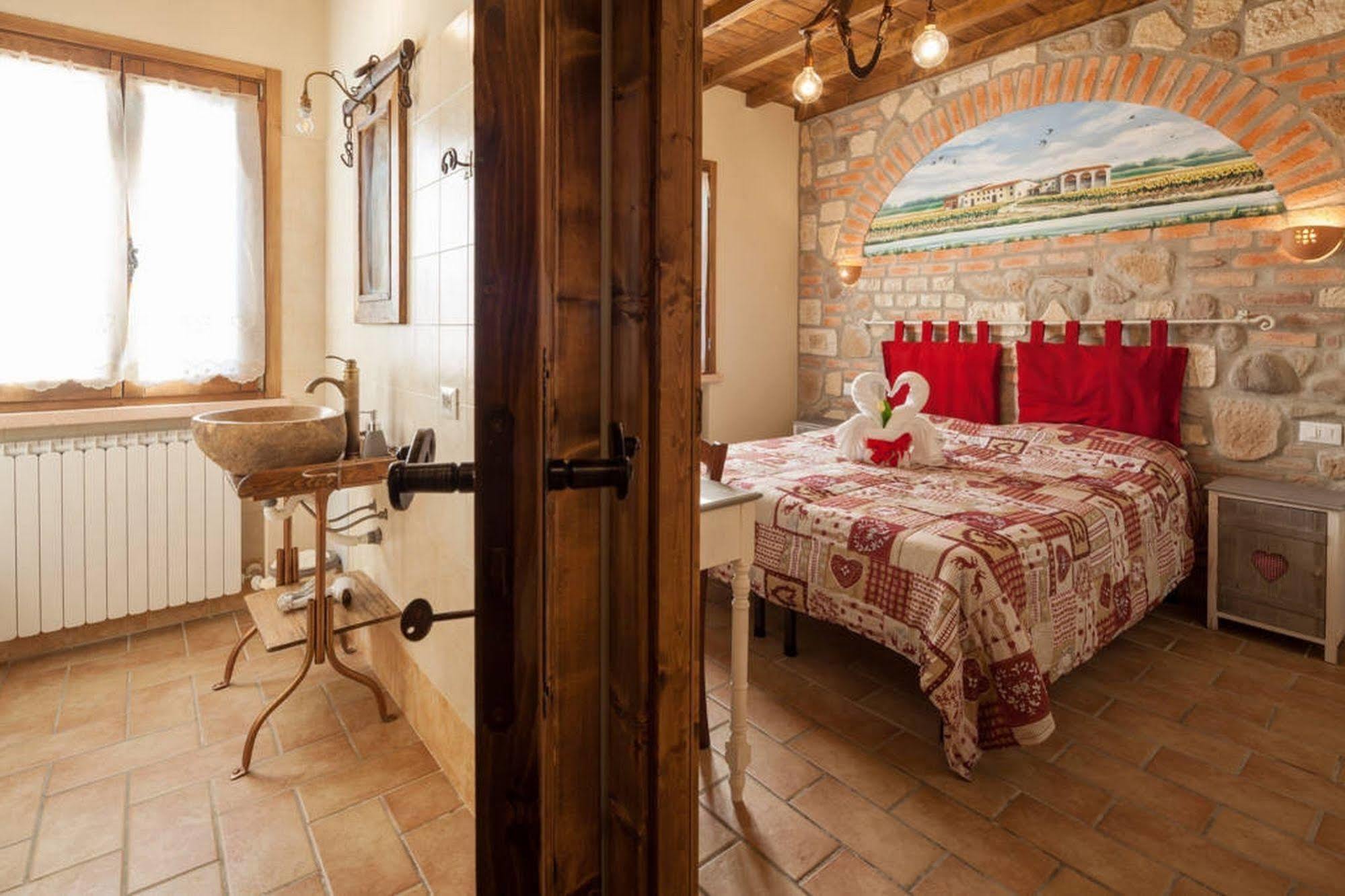 La Casa Delle Rondini Bed and Breakfast Roncoferraro Eksteriør billede