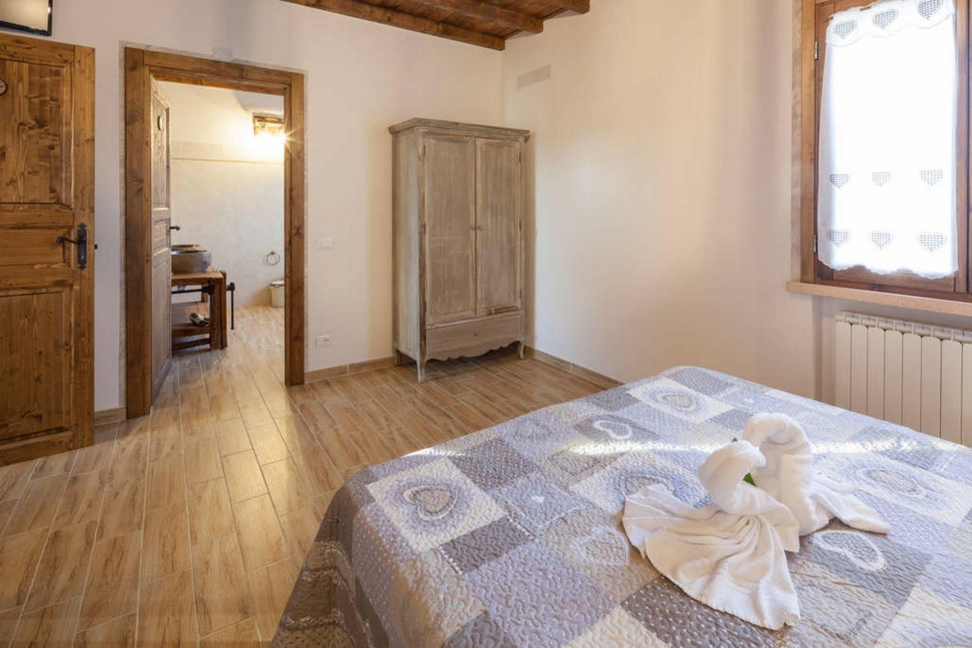 La Casa Delle Rondini Bed and Breakfast Roncoferraro Eksteriør billede