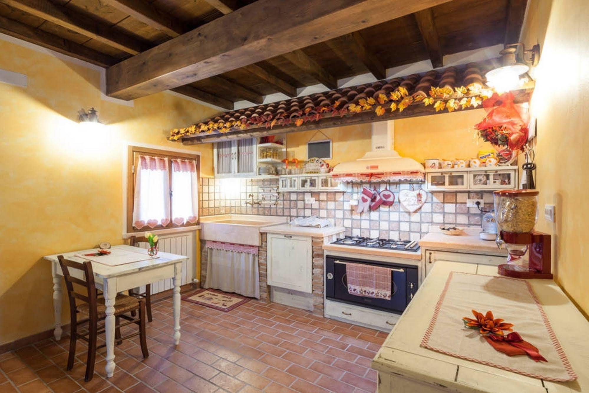 La Casa Delle Rondini Bed and Breakfast Roncoferraro Eksteriør billede