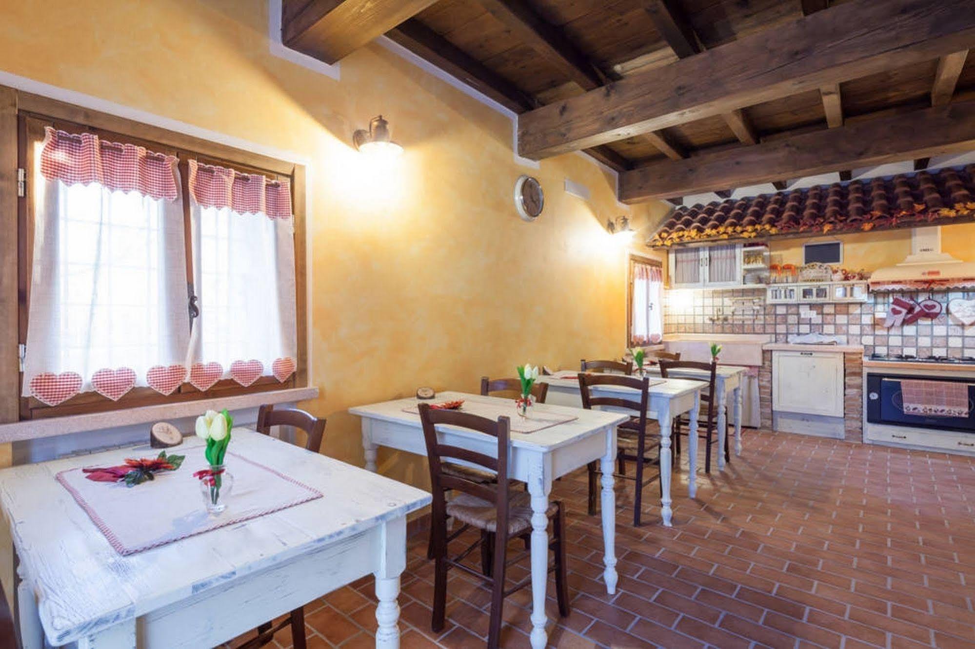 La Casa Delle Rondini Bed and Breakfast Roncoferraro Eksteriør billede
