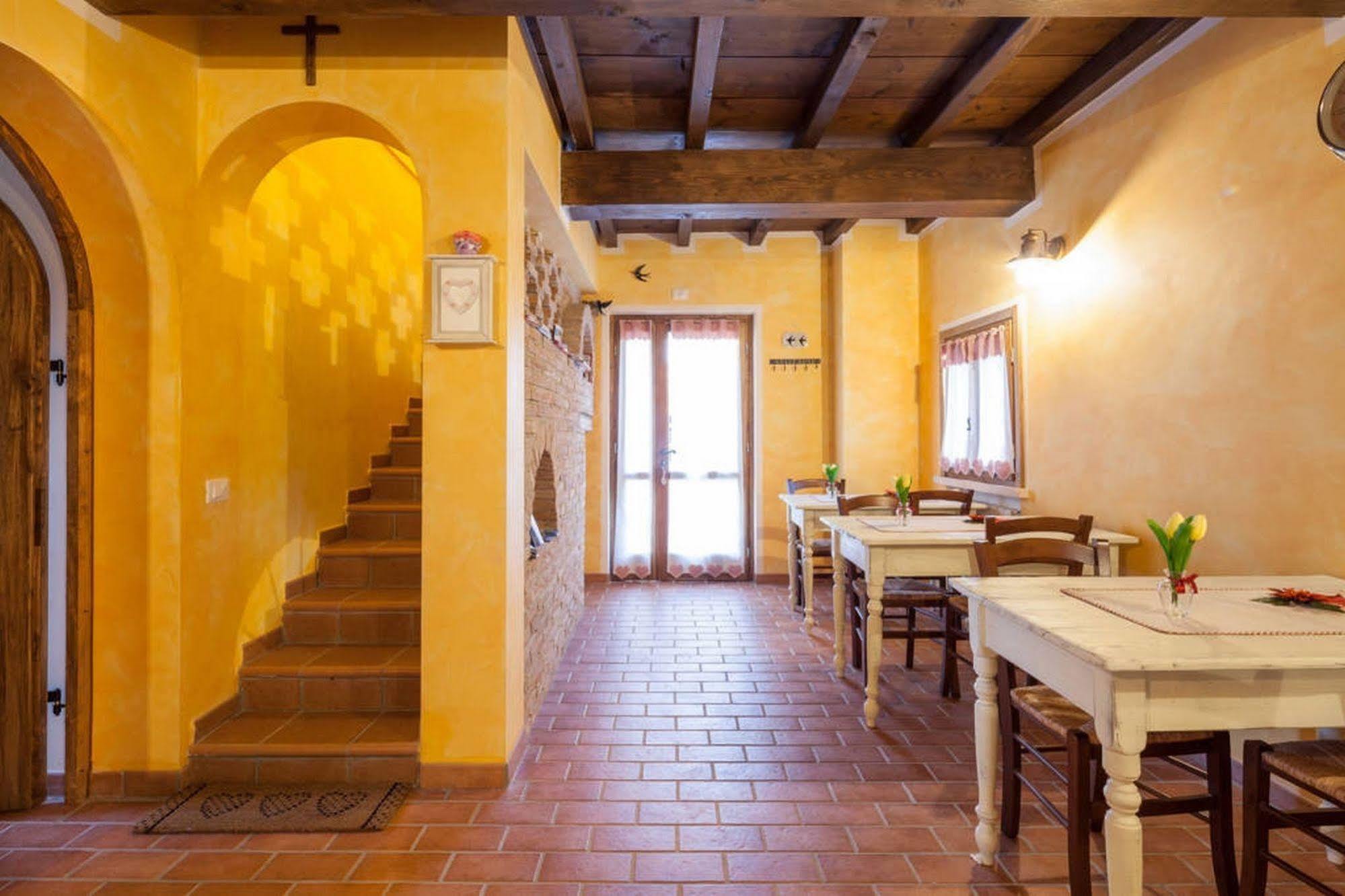 La Casa Delle Rondini Bed and Breakfast Roncoferraro Eksteriør billede