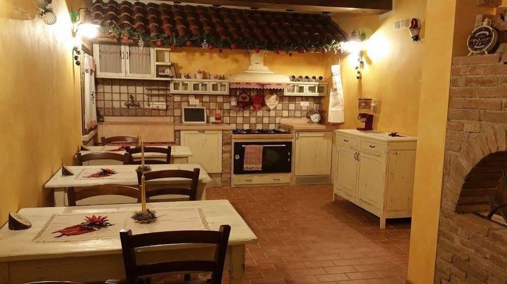 La Casa Delle Rondini Bed and Breakfast Roncoferraro Eksteriør billede