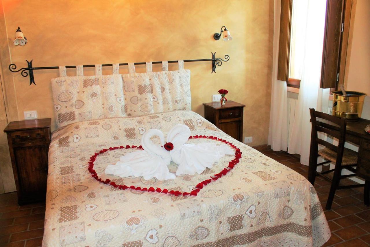 La Casa Delle Rondini Bed and Breakfast Roncoferraro Eksteriør billede